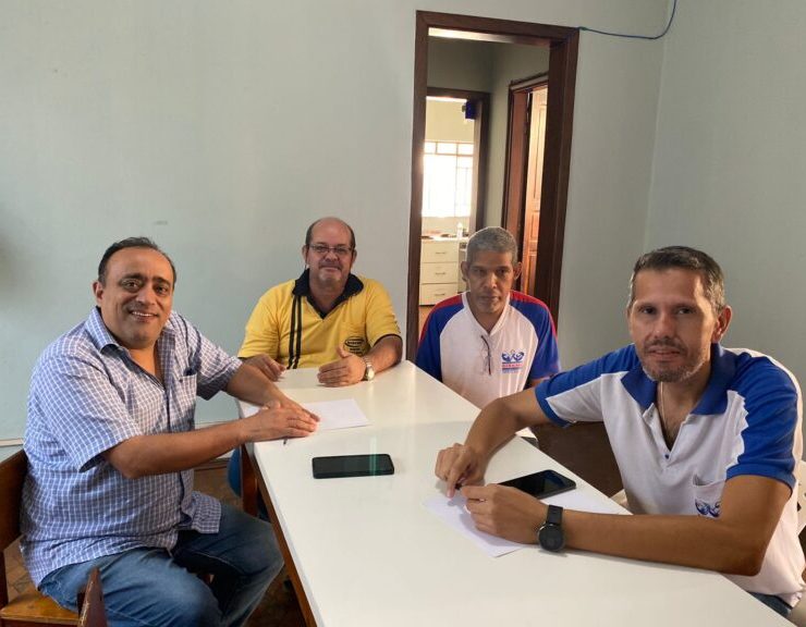 Representantes do SISEMS se reúnem com o presidente do Sinplalto de Araxá